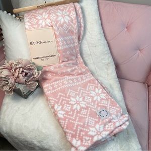 BCBGeneration Oversized Plush Throw Pink
